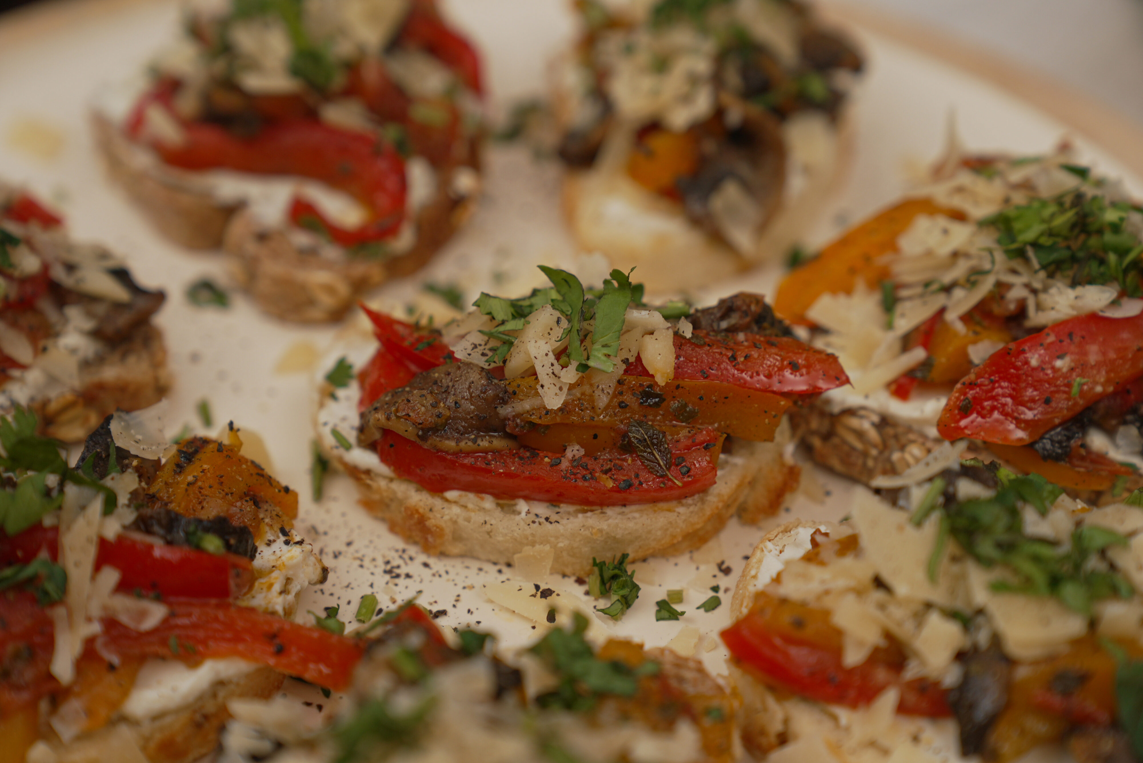 Bruschetta de champiñones y queso de cabra